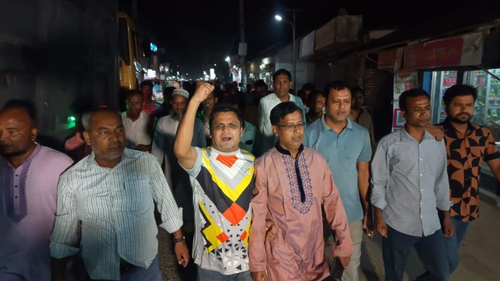 হাতীবান্ধায় সীমান্তে হত্যার প্রতিবাদে বিক্ষোভ মিছিল