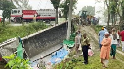 সিরাজগঞ্জে ট্রাক-মাইক্রোবাস সংঘর্ষে নিহত ২