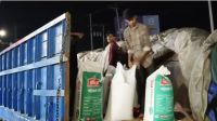 বাড়তি লাভ করতে চালের বস্তা বদল, লাখ টাকা জরিমানা