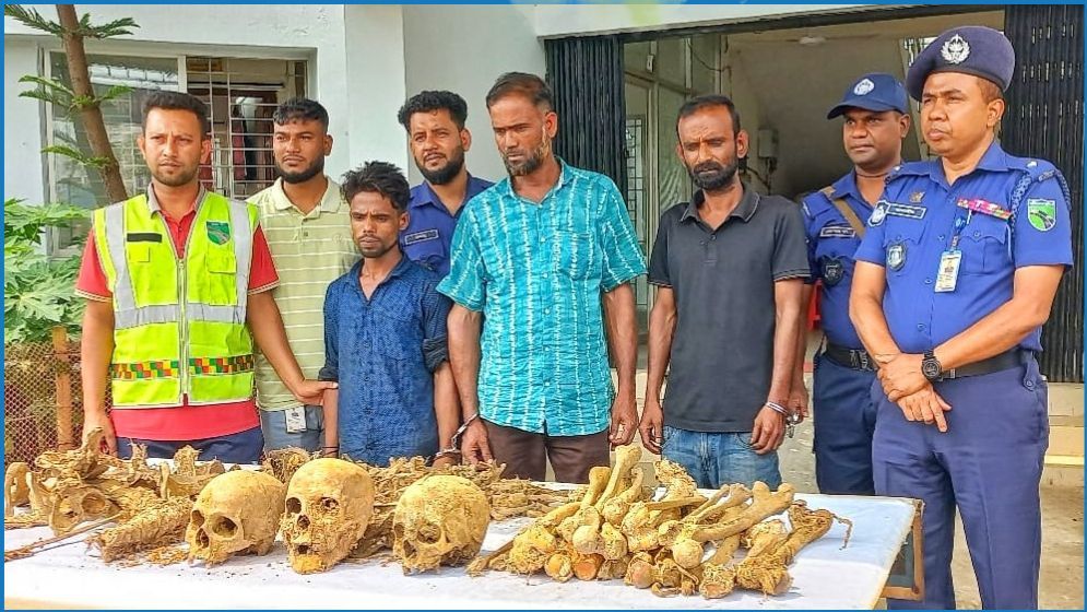 ট্রাভেল ব্যাগে মিলল ‘মানুষের কঙ্কাল’, আটক ৩