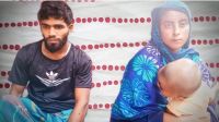 বিয়ে করার ‘নেশা’ বাবার, দুধ কিনতে না পেরে সন্তান বিক্রি মায়ের