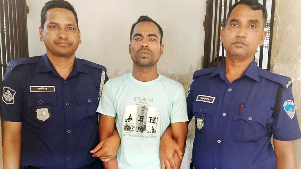 বাবাকে কুপিয়ে হত্যার দায়ে ছেলের যাবজ্জীবন