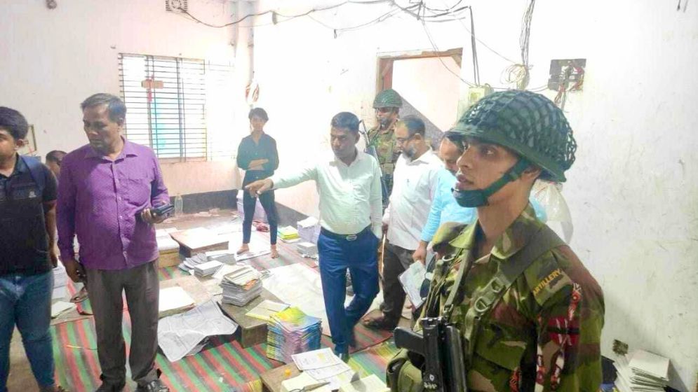 নাটোরে নকল বোর্ড বই ছাপার অভিযোগে প্রেস সিলগালা