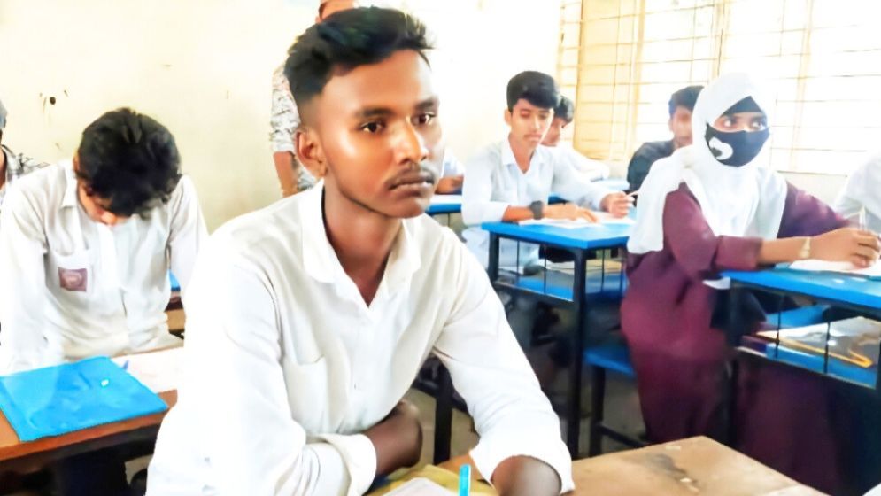 বাবার মৃত্যুশোক বুকে চেপে এসএসসি পরীক্ষায় খায়রুল