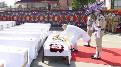 কাশ্মীরে নিহতদের প্রতি শ্রদ্ধা জানালেন অমিত শাহ