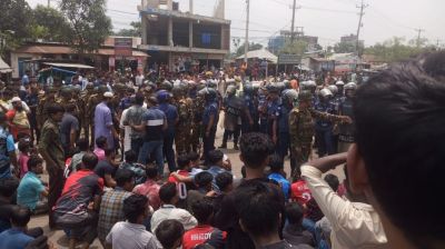 গাজীপুরে গার্মেন্টস শ্রমিকদের বিক্ষোভ, মহাসড়ক অবরোধ