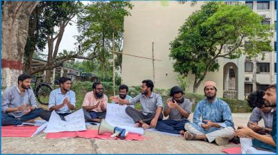 কুয়েট ভিসির অপসারণের দাবিতে কুবিতে প্রতীকী অনশন