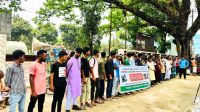 লালমনিরহাটে ঘুষ নেওয়া নাজিরের স্থায়ী বরখাস্ত দাবি ছাত্র আন্দোলনের