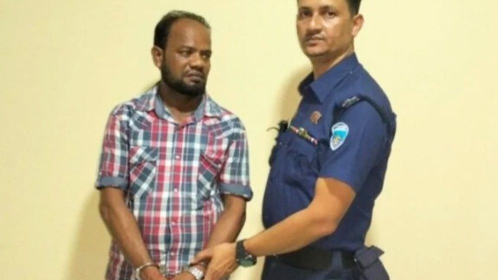 গরীবের চালে ভরপুর বিএনপি নেতার ঘর, অভিযানে ৬ মাসের কারাদণ্ড