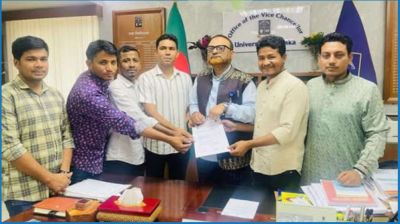 শিক্ষার্থীদের কল্যাণার্থে উপাচার্যকে ঢাবি ছাত্রদলের স্মারকলিপি