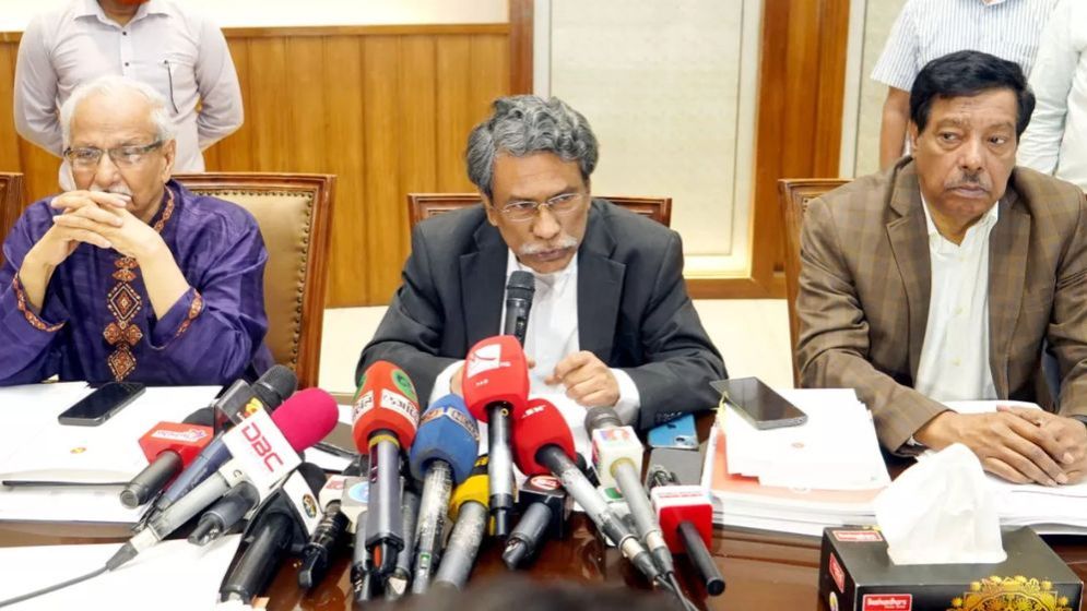 গণতান্ত্রিক আকাঙ্ক্ষা বাস্তবায়নের দুয়ার খুলতে হবে : আলী রীয়াজ