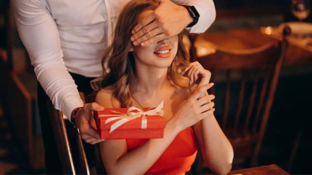 বিচ্ছেদের পর প্রেমিক বা প্রেমিকার উপহার কী করবেন