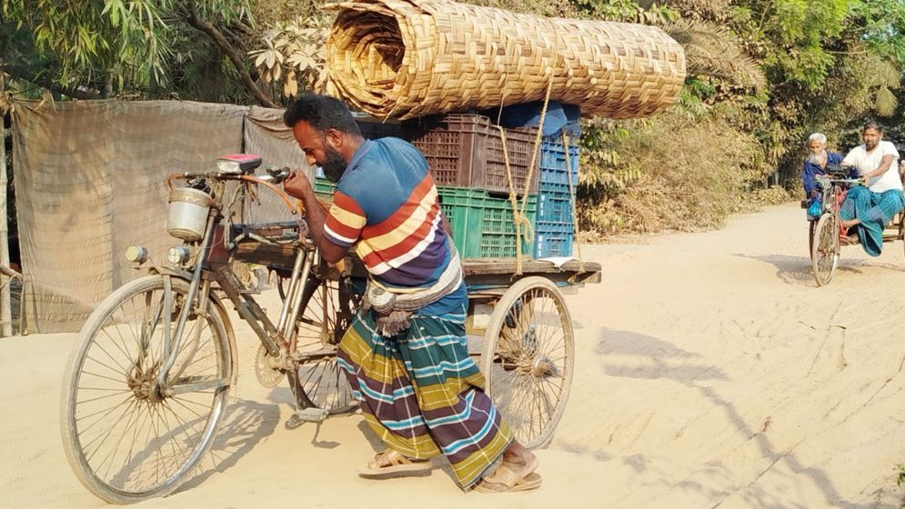 আগৈলঝাড়ার পয়সারহাট-আমবৌলা সড়কের বেহাল দশা