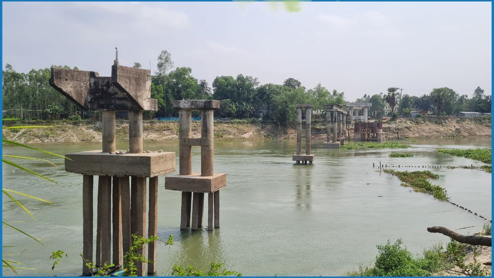 নির্মাণকাজ অসমাপ্ত রেখে ঠিকাদার ‘লাপাত্তা’