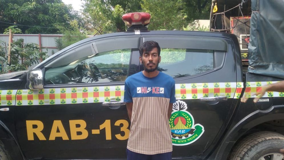 সাভারে পোশাক শ্রমিককে পুড়িয়ে হত্যা, স্বামী গ্রেপ্তার