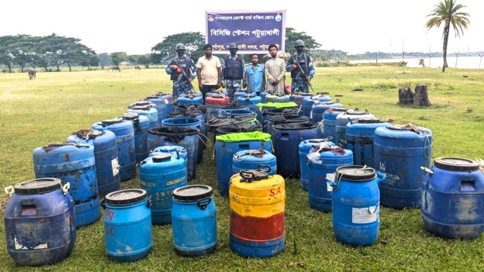 পটুয়াখালীতে সাড়ে ৩ কোটি টাকার চিংড়ি রেণু জব্দ