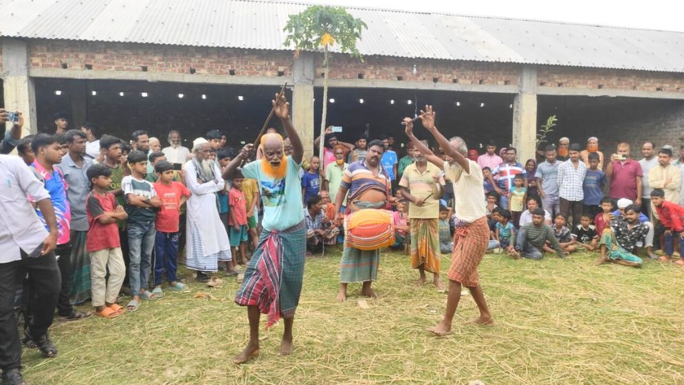 গ্রামের উৎসব, শহরের আকর্ষণ : শেরপুরে লাঠি খেলার বিশেষ আয়োজন