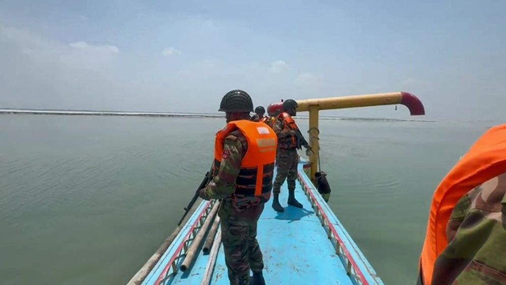 পদ্মা নদীতে সেনাবাহিনীর অভিযান