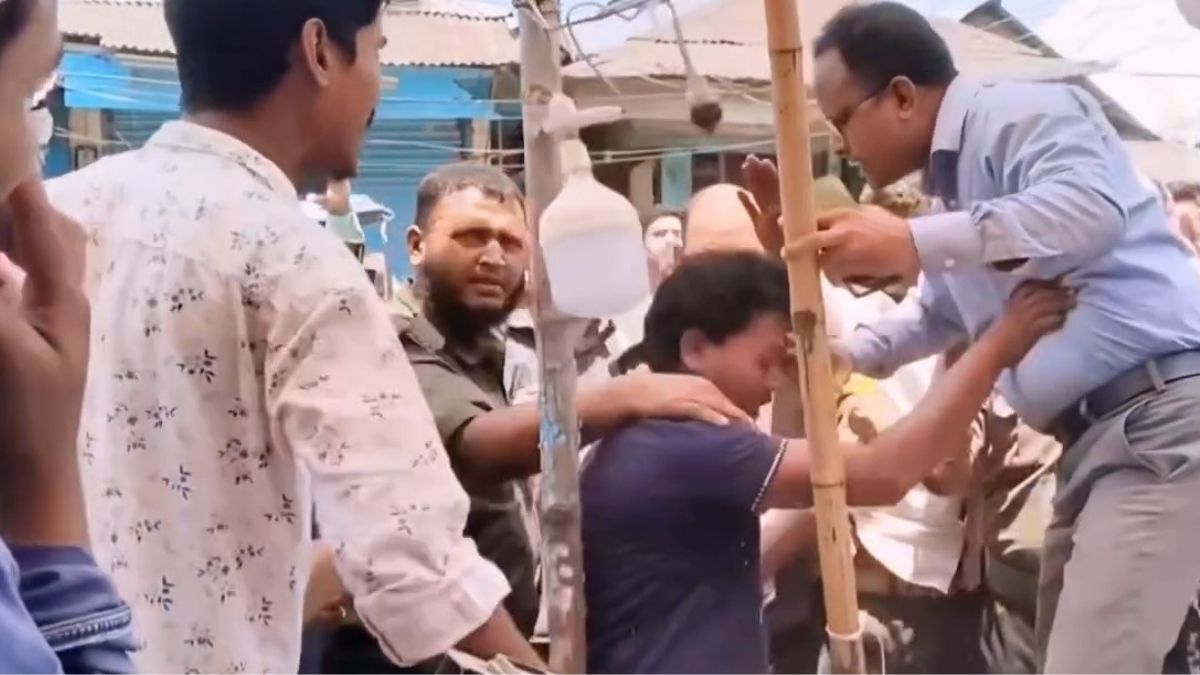 অবৈধ দোকান উচ্ছেদ অভিযানে ইউএনও হেনস্তা