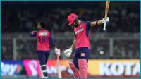 টানা ৬টি ছক্কা হাঁকিয়ে পরাগের আইপিএল-রেকর্ড (ভিডিও)