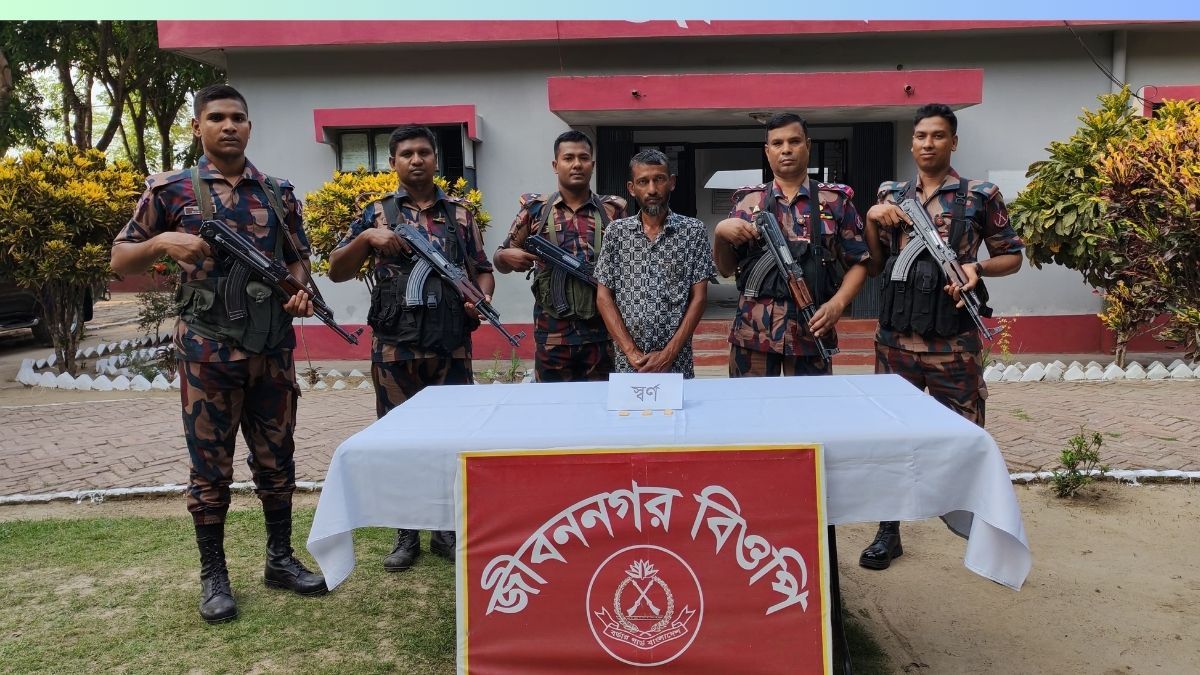 জীবননগরে স্বর্ণের বারসহ ভ্যানচালক আটক