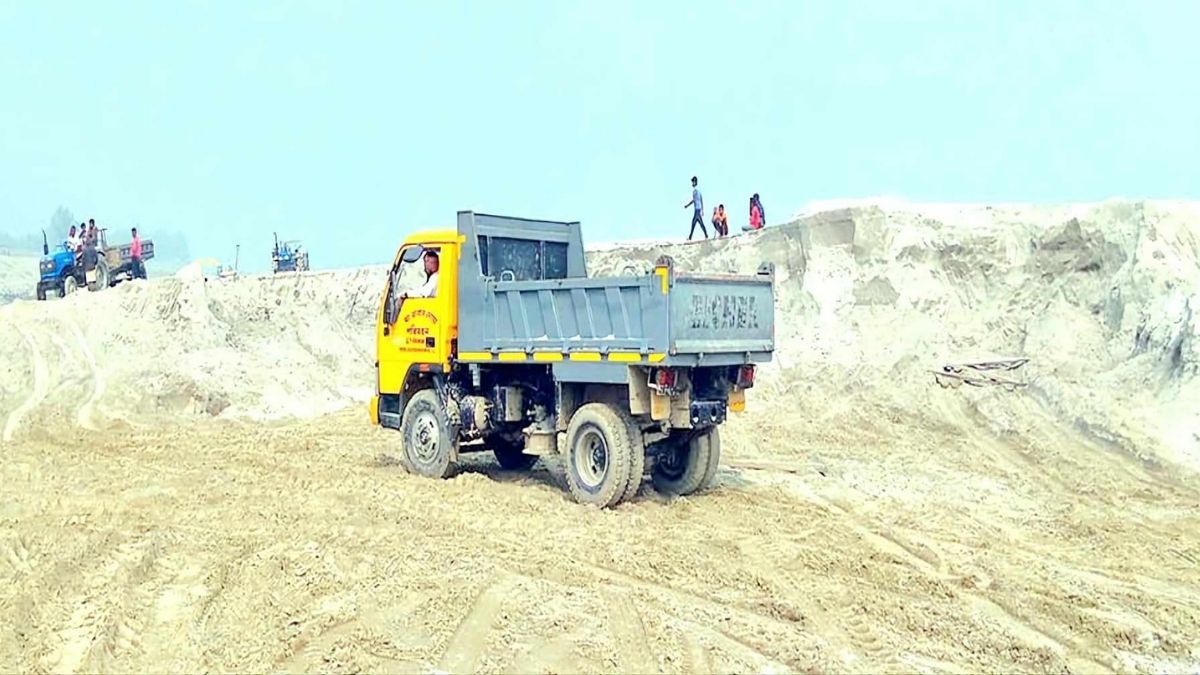 ব্রহ্মপুত্র নদে বালু উত্তোলনের মহোৎসব