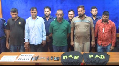 কেরানীগঞ্জে র‍্যাব পরিচয়ে বাস ডাকাতি, অস্ত্রসহ গ্রেপ্তার ৫
