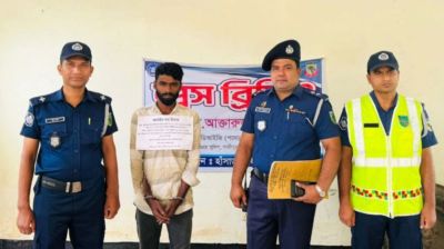 ছাদ উড়ে যাওয়ার পরও বেপরোয়া বাস চালানো চালক গ্রেপ্তার