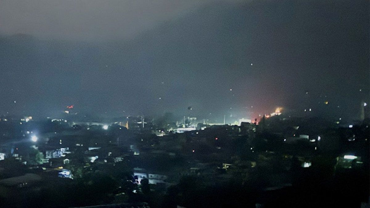 ভারতের হামলায় নিহত ৮, জবাবে ৫ যুদ্ধবিমান ভূপাতিত করল পাকিস্তান