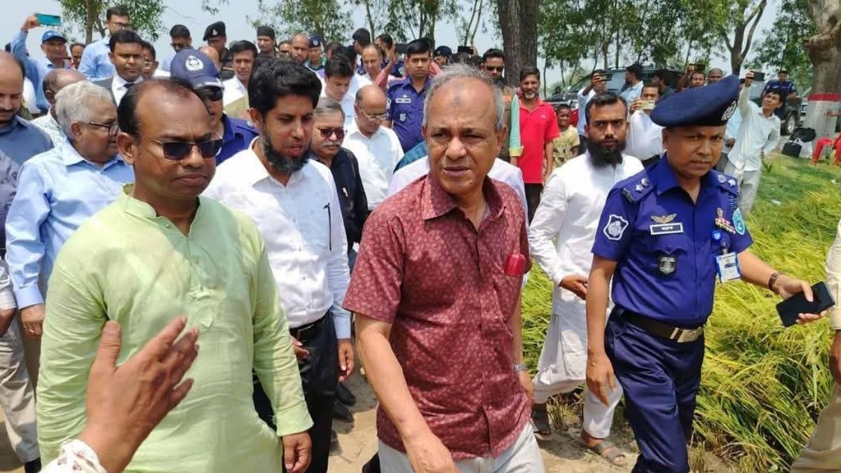 সীমান্তে ভয়ের কারণ নেই : স্বরাষ্ট্র উপদেষ্টা