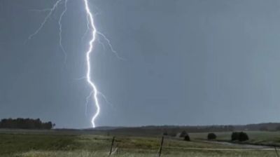 মাছ ধরতে গিয়ে বজ্রপাতে স্কুলছাত্রের মৃত্যু