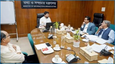 সংবাদপত্র শিল্পে ইতিবাচক প্রতিদ্বন্দ্বিতা চান তথ্য উপদেষ্টা