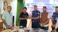 হারানো ২৫ মোবাইল উদ্ধার করে ফেরত দিল পুলিশ