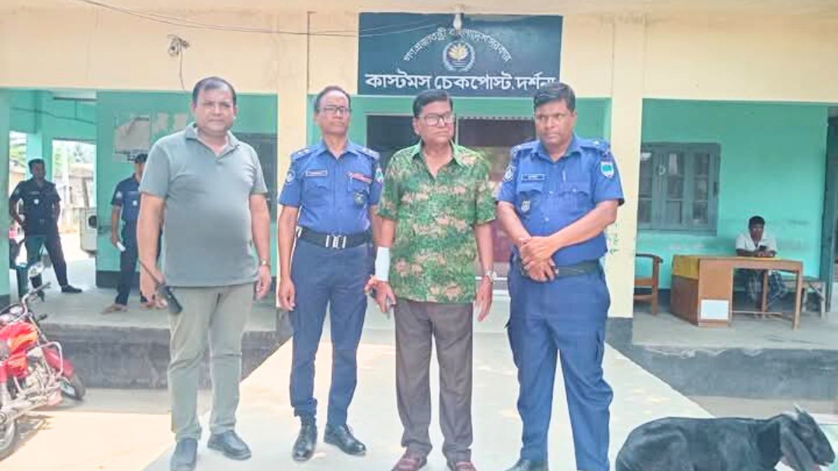 ভারতে পালানোর চেষ্টাকালে চেকপোস্টে আ.লীগ নেতা আটক