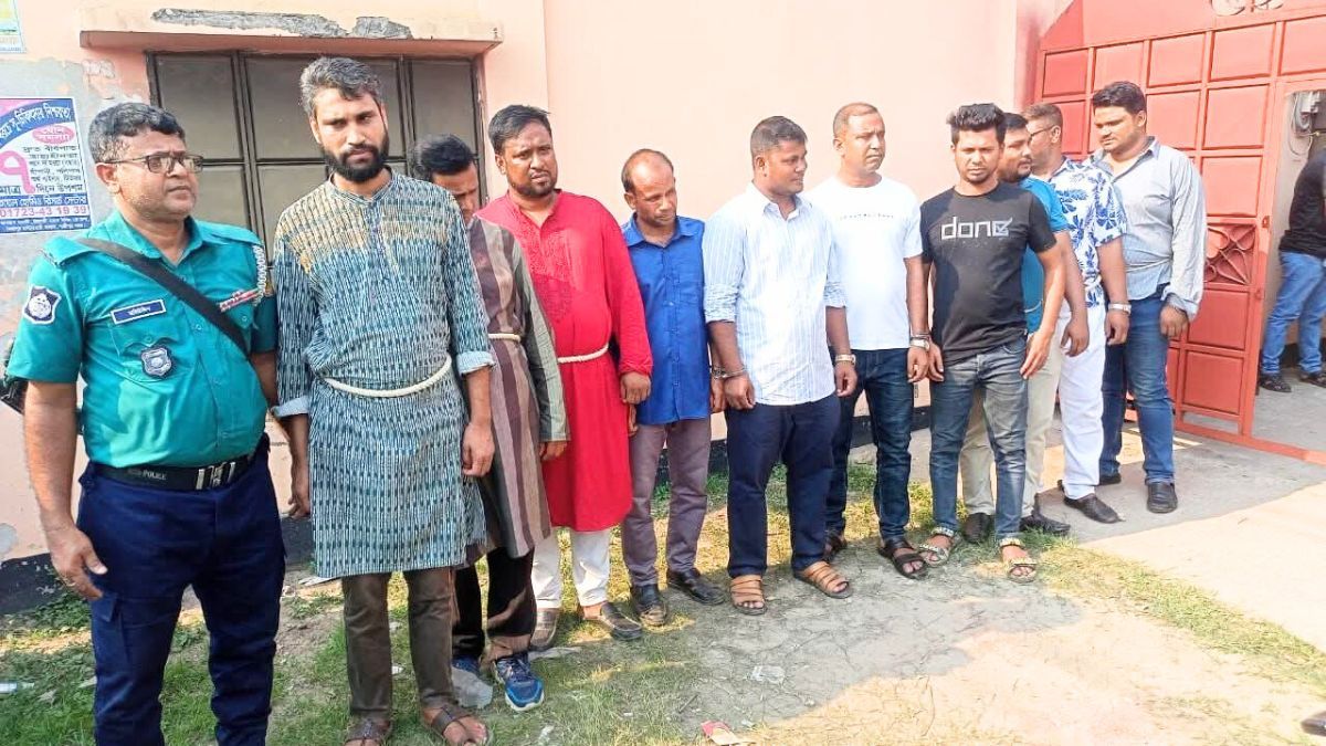 গাজীপুরে চাঁদাবাজির অভিযোগে ছাত্রদল ও যুবদল নেতাসহ আটক ১০