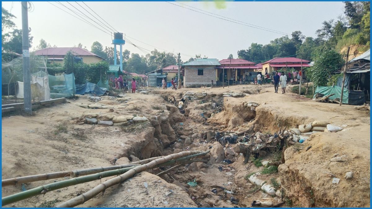 চন্দনাইশে আশ্রয়ণ প্রকল্পে রাস্তা নেই, দুর্ভোগে ১১৬ পরিবার
