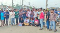 ত্রিশালে জাতীয়ভাবে নজরুল জন্মজয়ন্তী উদযাপনের দাবিতে মহাসড়ক অবরোধ