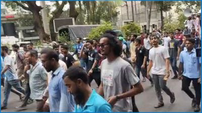 পুলিশি বাধা পেরিয়ে যমুনা অভিমুখে জবি শিক্ষার্থীরা