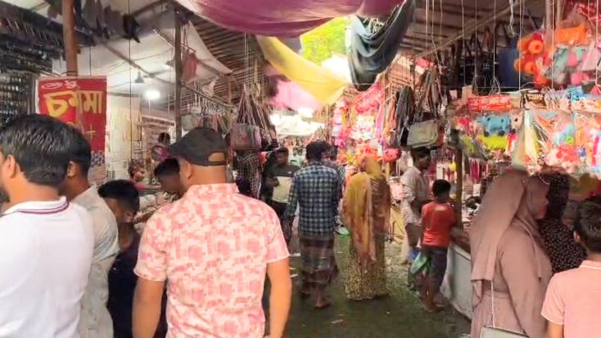 সত্যজিৎ রায়ের পৈতৃক ভিটায় বৈশাখী মেলায় জনস্রোত