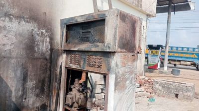 রাতের আঁধারে ফিলিং স্টেশনে দুর্বৃত্তদের আগুন