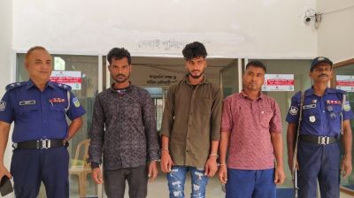 শেরপুর সীমান্তে ৩ বাংলাদেশি আটক