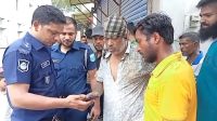 নৌকায় এসে গরু চুরি, গণধোলাই দিয়ে পুলিশে দিল এলাকাবাসী