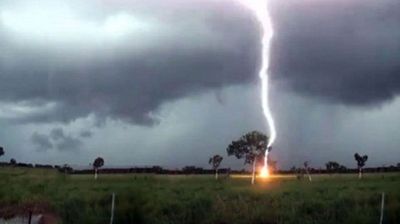 চেলা নদীতে বজ্রপাতে দুই শ্রমিকের মৃত্যু, একজন নিখোঁজ