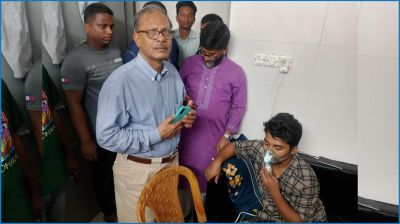 আহত ৬ শিক্ষার্থীকে দেখতে হাসপাতালে জবি উপাচার্য