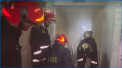 মতিঝিলে তিনতলা ভবনে লাগা আগুন নিয়ন্ত্রণে