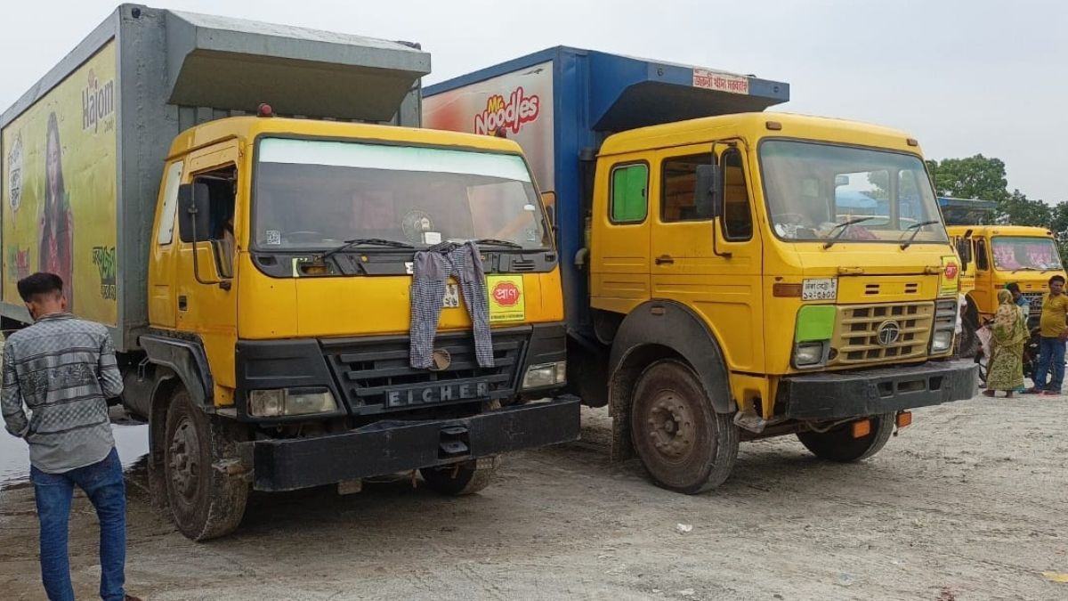 বুড়িমারী স্থলবন্দরে আটকা ২০ পণ্যবাহী ট্রাক