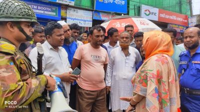 ফুলগাজীতে সিএনজি ভাড়া বাড়ানোর দাবিতে চালকদের বিক্ষোভ