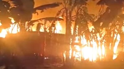 ফরিদপুরে বজ্রপাতে আগুন, তুলার গোডাউন পুড়ে ছাই