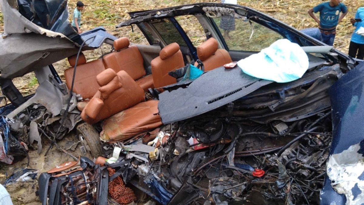 দিনাজপুরে ট্রাক-মাইক্রোবাস মুখোমুখি সংঘর্ষে নিহত ৪