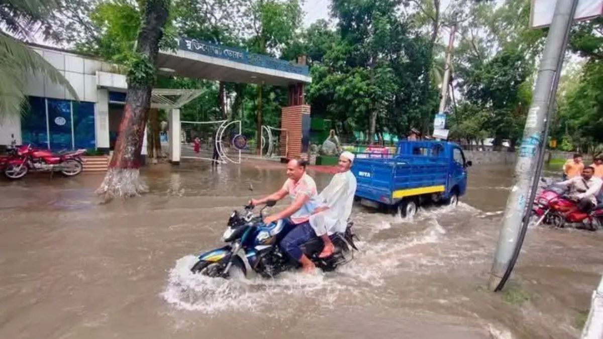 টানাবৃষ্টিতে কুড়িগ্রাম শহরজুড়ে দুর্ভোগ